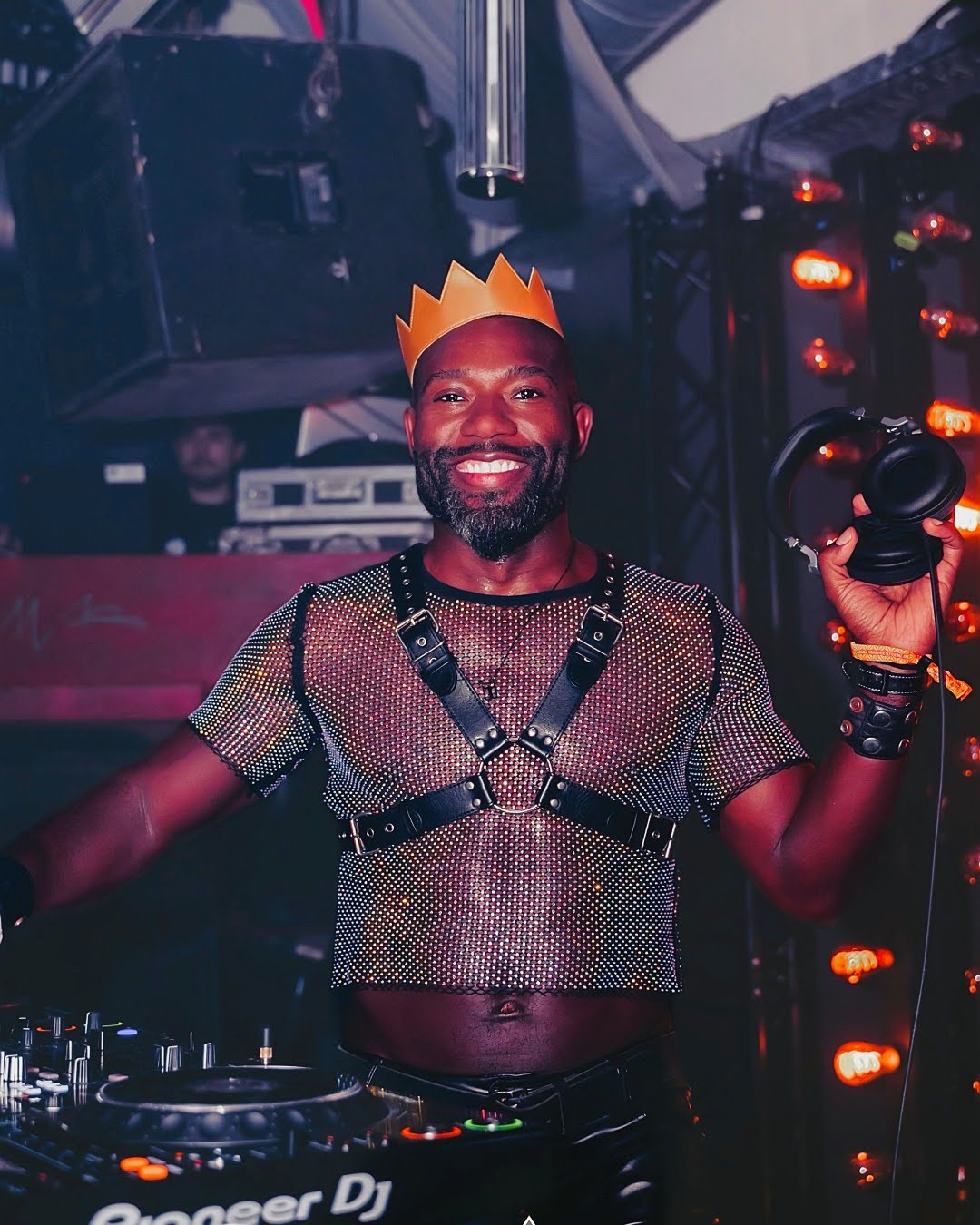 GEEZ performing live